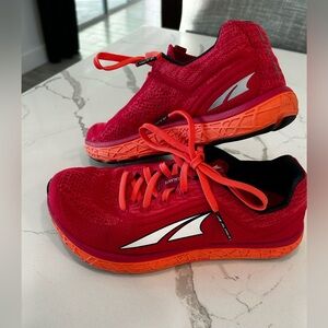Altra Running Shoe Escalante 2.5 Women’s size 6 Raspberry - NWOT